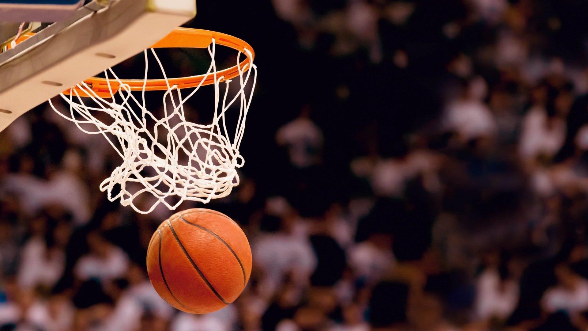 NBA季后赛激战正酣，勇士队逆转取胜<a href=